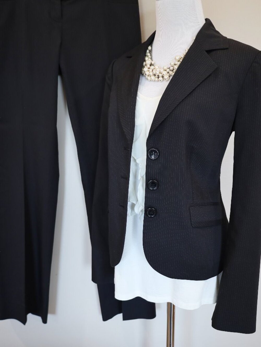 THE LIMITED Size 2 Black Gray Pant Suit Blazer & Pants Women's